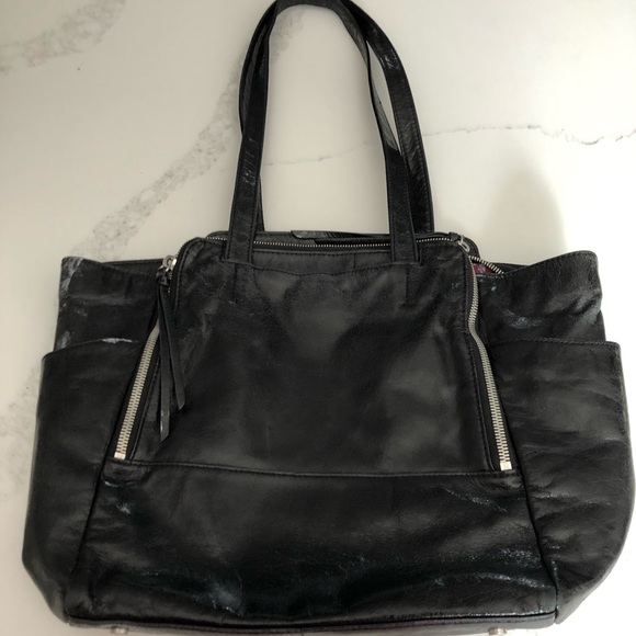 HOBO Handbags - Euc hobo the original black shoulder bag